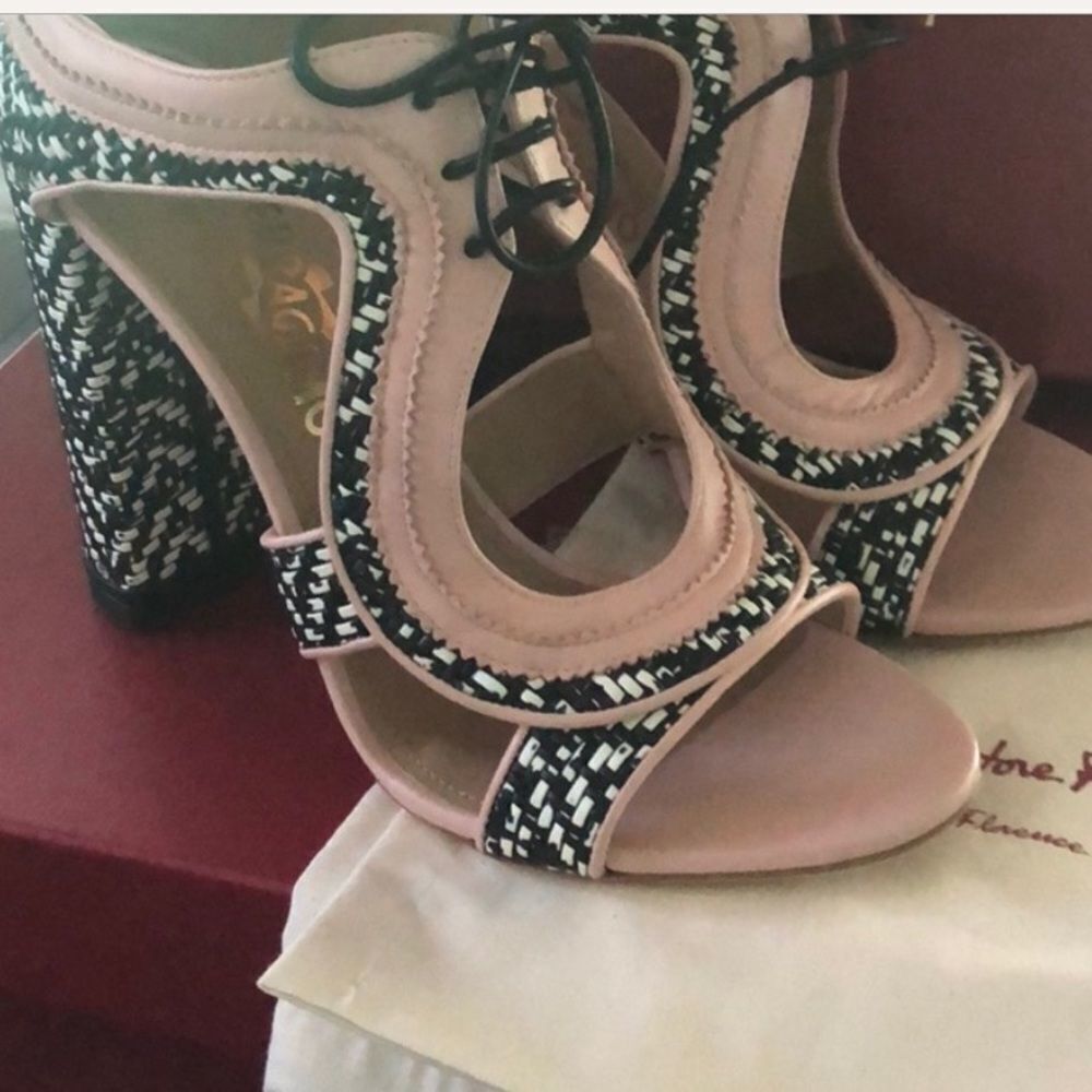 NEW Sandals Salvatore Ferragamo Edith Twist Size 8 - Picture 2 of 3